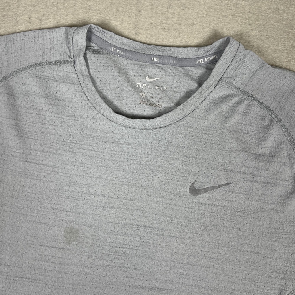 Nike Dri-FIT Running Shirt Mens XL Gray Stripe Short Sleeve Athletic‎ Tee